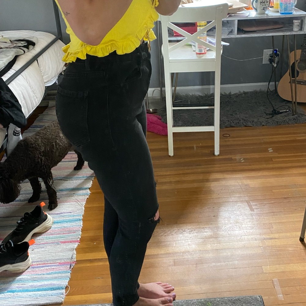 Black Skinny Jeans with Ripped Knees